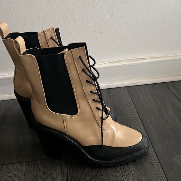 ASOS DESIGN Ellen chunky lace up boots in beige - Picture 5 of 8